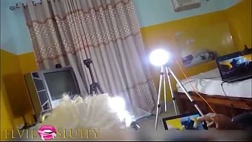 Femme ébène bâillonnement et vomir sur une bite – Partie 9